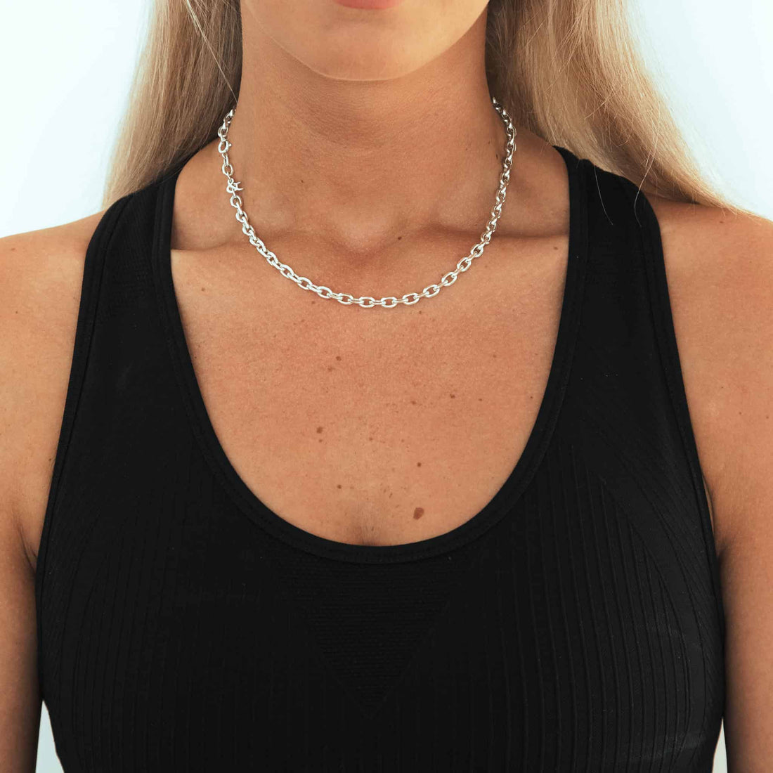 Curvy Mary-Jane Necklace